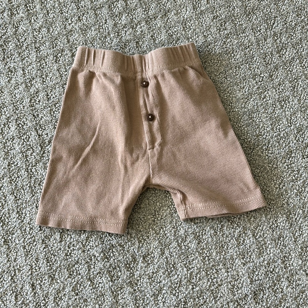 NWOT Ribbed Cotton Taupe Shorts - 4T